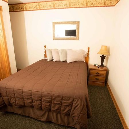 Blue Spruce Motel Массена Экстерьер фото